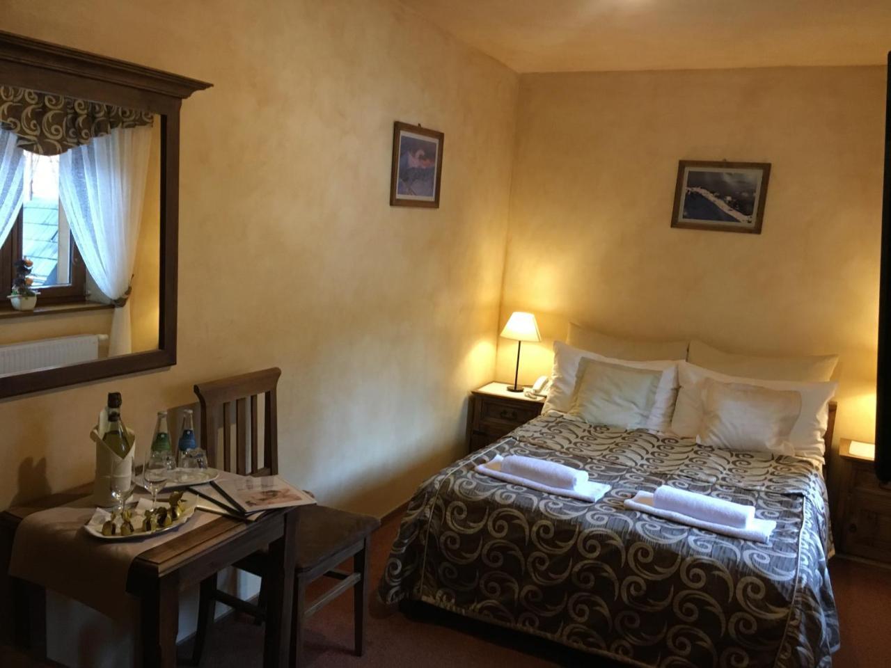 Hotel Dwor Karolowka Zakopane Buitenkant foto